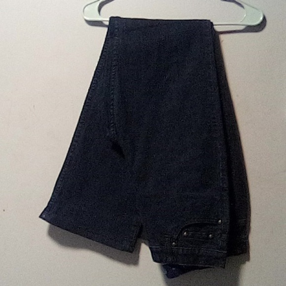 DENIM & Company ladies blue jeans. Size 4 Tall. Boot cut leg - Picture 2 of 9